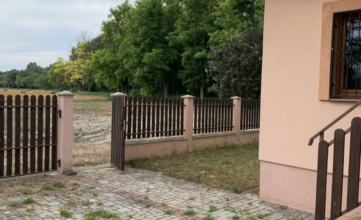 Ohrady – predaj celoročne obývateľnej záhradnej chaty v rekreačnej časti pri Klátovskom ramene. - fotografia 8