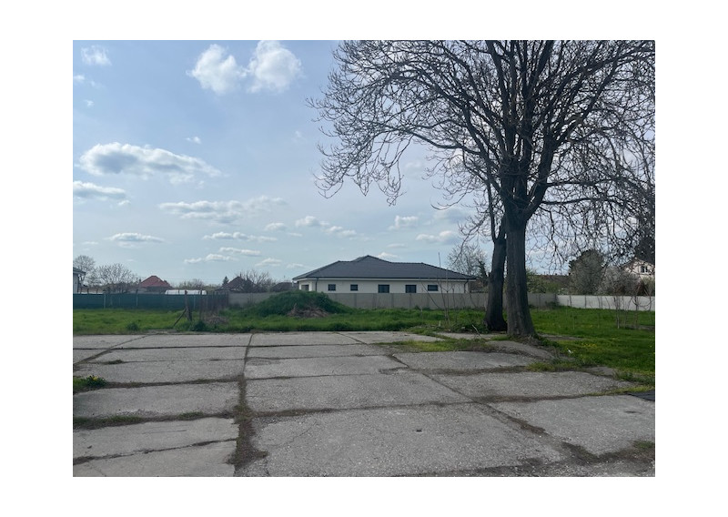 Predaj : pozemok 1550 m2 aj pre developerov  v obci Veľké Blahovo.