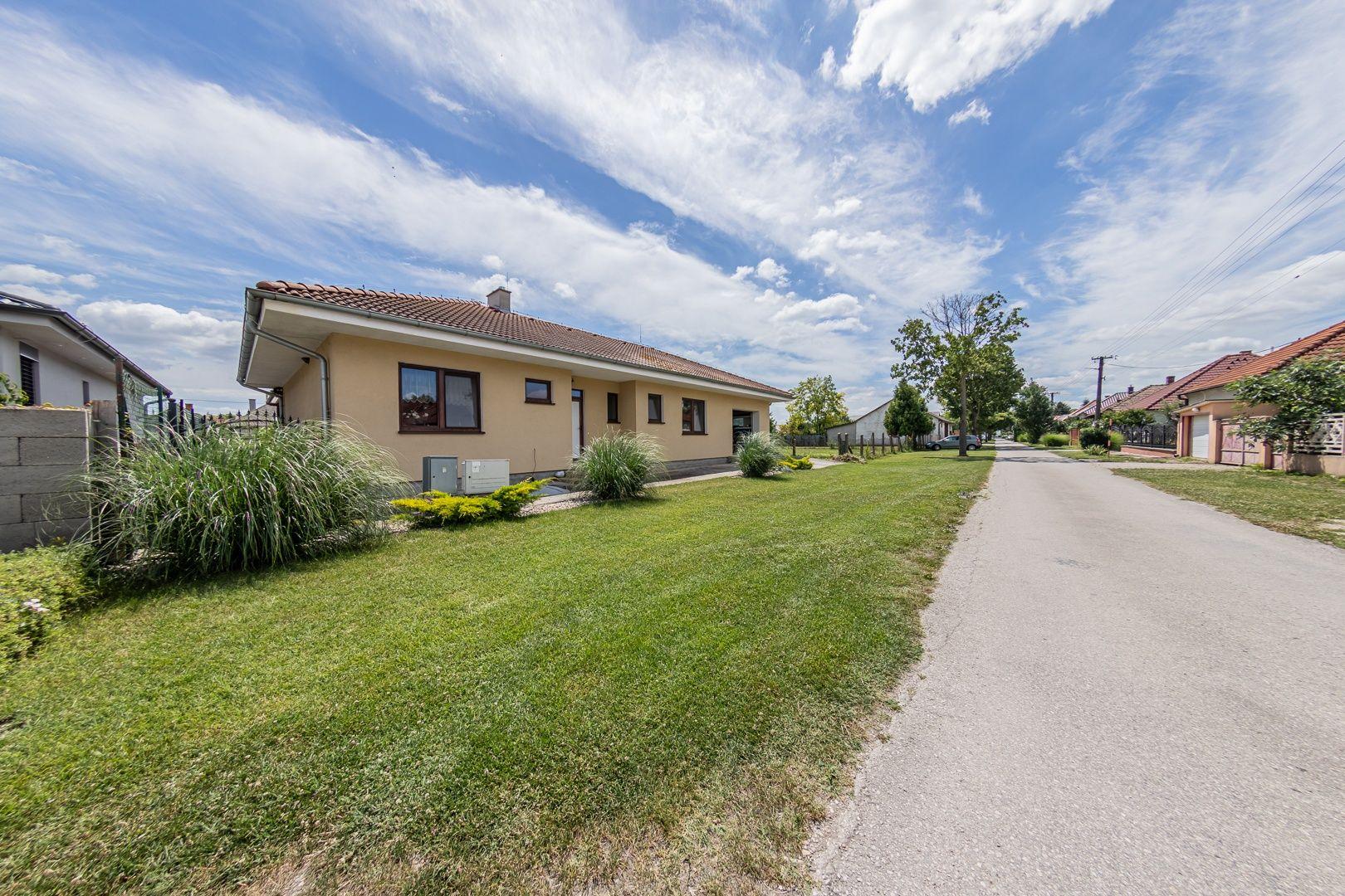 Predaj úžasného bungalovu v prihraničnej obci Medveďov.