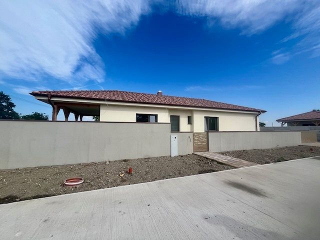 Na predaj 4 izbový bungalov v stave holodomu - obec Kyselica.