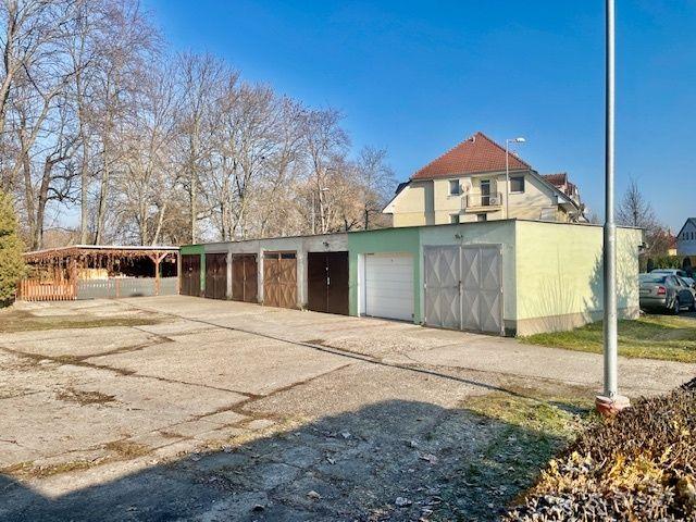 Lehnice - na predaj garáž s úplným podpivničením a montážnou jamou.