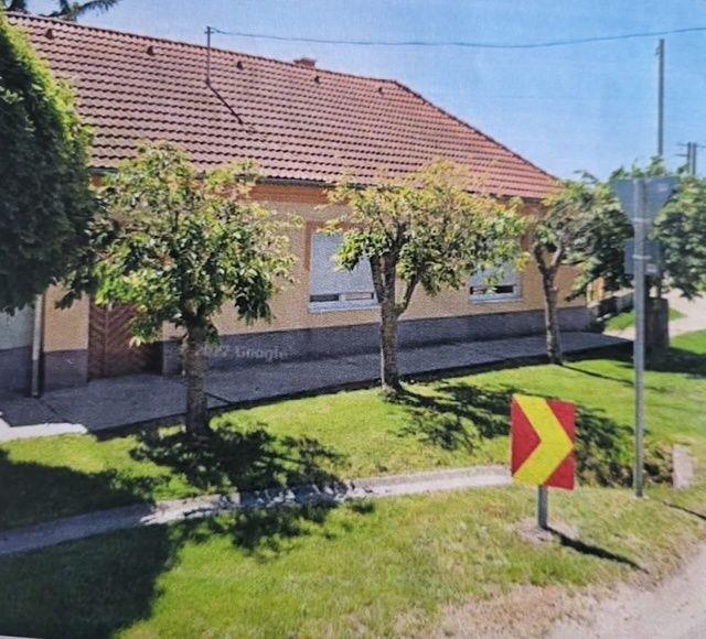 Na predaj 4izb. starší rodinný dom na 9 árovom pozemku v Maďarsku, obec Jánossomorja.