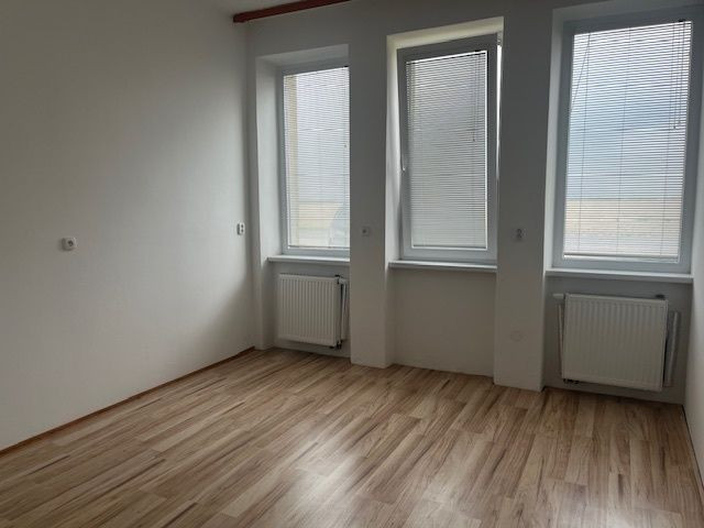 Prenájom nebytových a kancelárskych priestorov v obci Štvrtok na Ostrove.