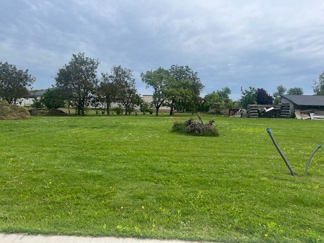 3 KS -Slnečné pozemky v obci Rohovce- ideálne miesto pre váš nový domov.