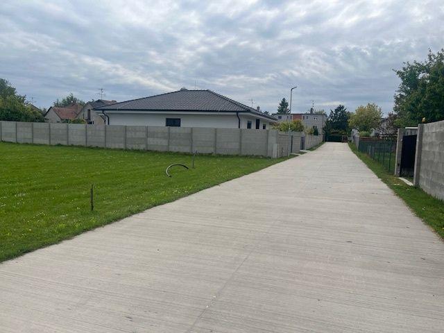 3 KS -Slnečné pozemky v obci Rohovce- ideálne miesto pre váš nový domov.