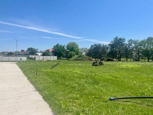 Stavebný pozemok 712m2  v obci Rohovce.