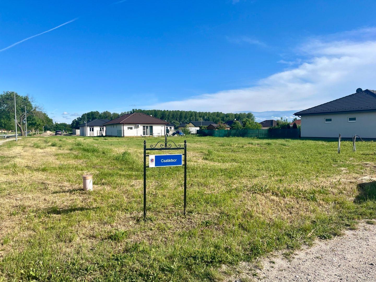 Predaj stavebné pozemky 769 m2 a 720 m2 v obci DUNASZIGET, Maďarsko - CENA : 61 eur / m2