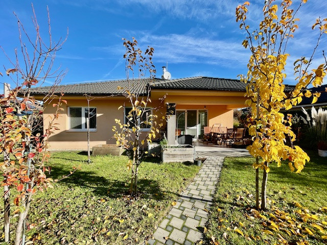 Na predaj 4 izb. bungalov v Kvetoslavove na 6,2 árovom pozemku.