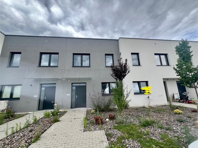 Rovinka -predaj 4 izbový byt so záhradkou.