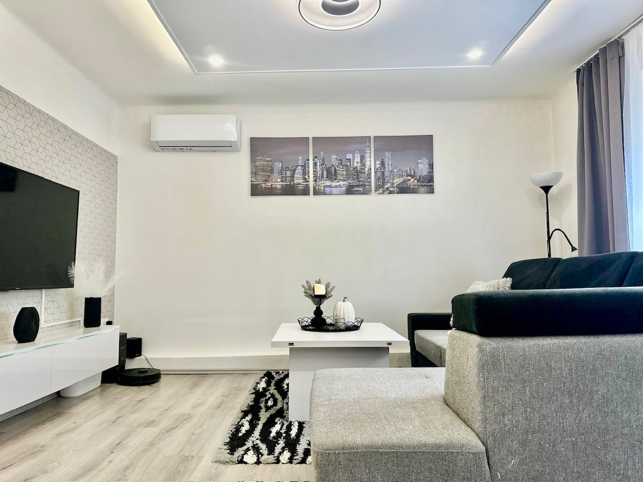 Gabčíkovo - predaj 3 izb. bytu + pozemok a garáž v uzamknutom dvore v centre mesta.