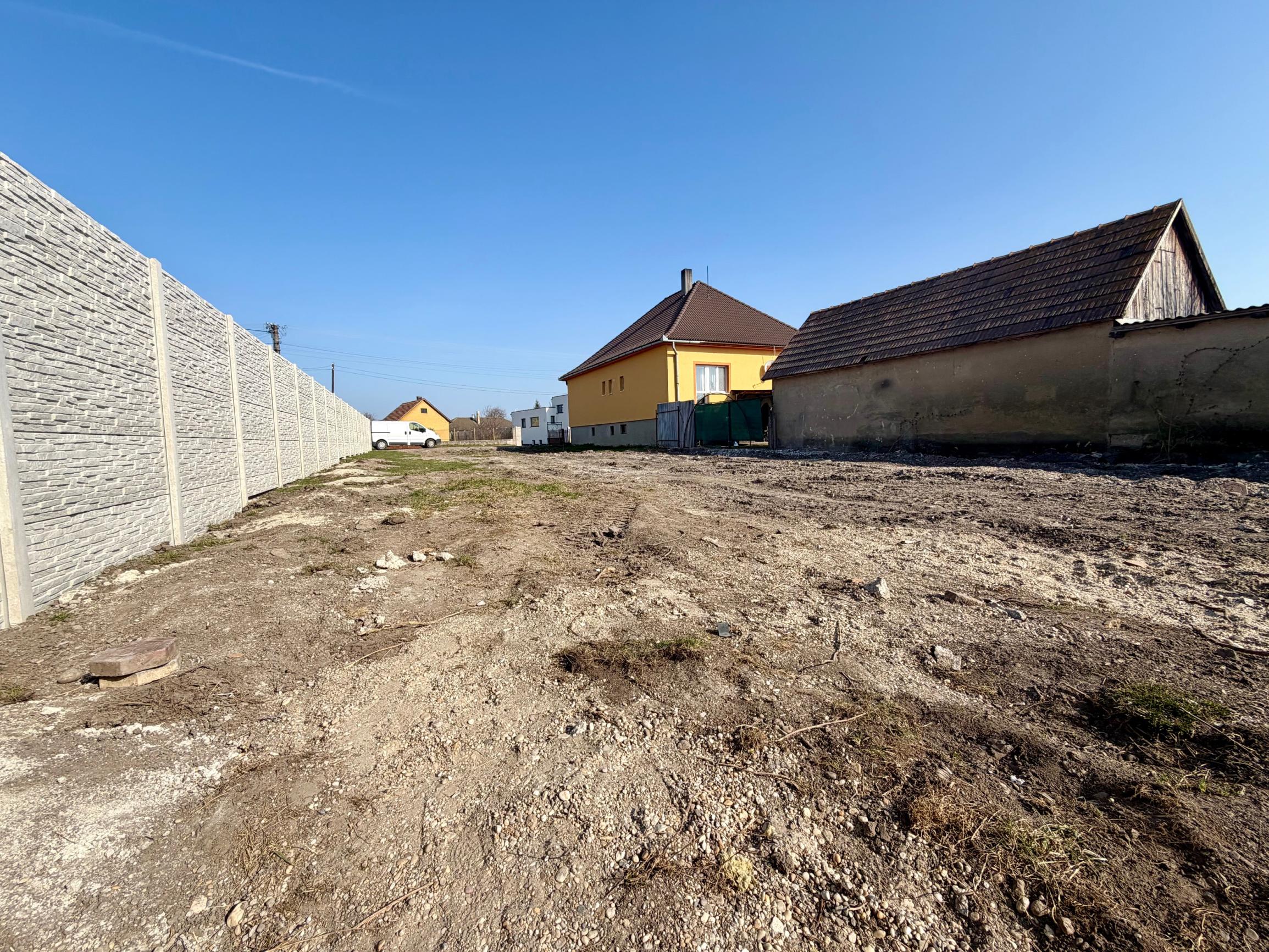 PREDAJ – slnečný stavebný pozemok s rozlohou 583m2, Kostolné Kračany časť Šipošovské Kračany