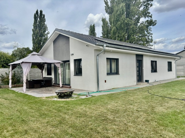 MODERNÁ NOVOSTAVBA S VEĽKÝM POZEMKOM  V OBCI BLAHOVÁ